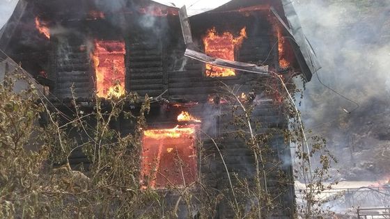 Foto: V Českém Švýcarsku shořely dvě historické chaty. Nenahraditelné, říká šéf parku