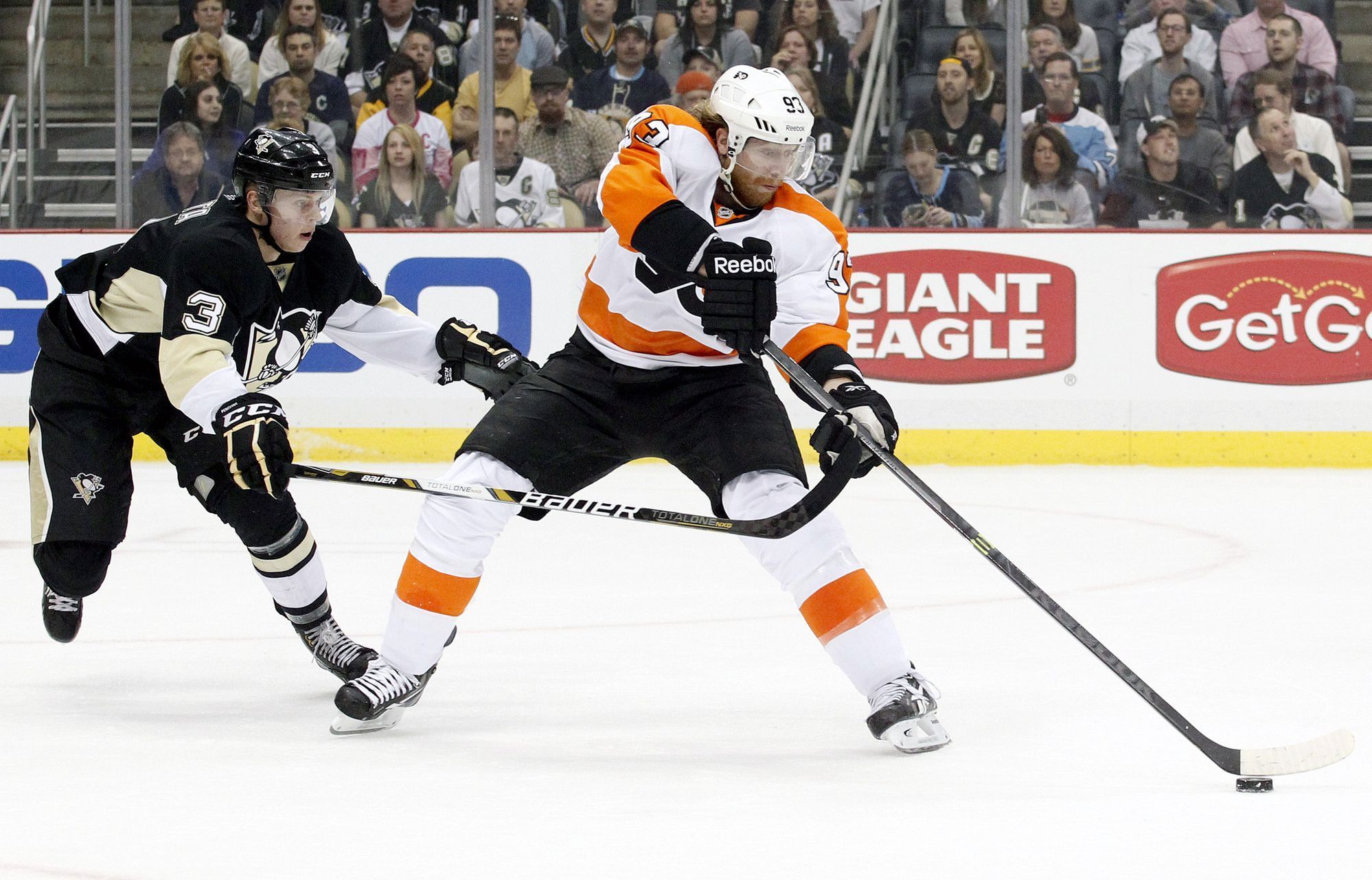 NHL: Philadelphia Flyers at Pittsburgh Penguins (Voráček a Maata)