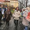 Protest proti vysvětlující tabulce u sochy maršála Koněva - pořádala KSČM