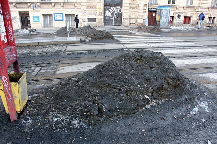 Sníh taje