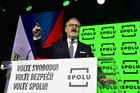 Chladný Fiala ukázal emoce. "Nedovolme vládu Babiše, Okamury a Konečné," burcoval