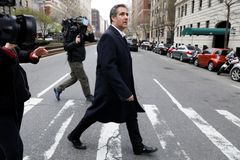 Trumpův právník Cohen popsal, jak pomáhal platbami "zametat" nechtěné informace