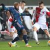 Alexandre Lacazette  a Jakub Hromada v odvetě čtvrtfinále Evropské ligy Slavia - Arsenal