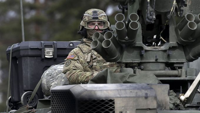 Spojené státy tak chtějí uklidnit spojence, které znervóznil ruský zásah na Ukrajině.