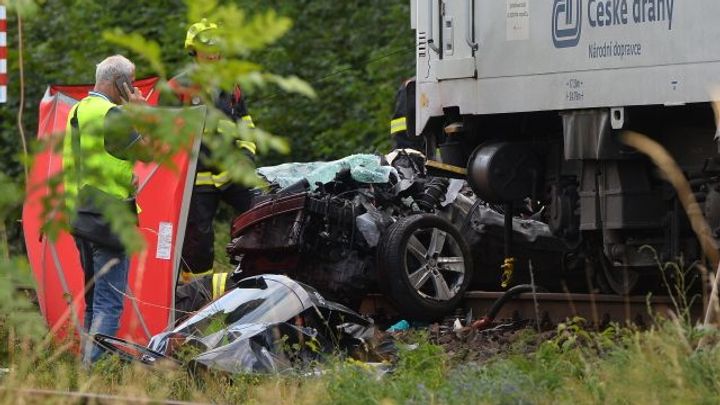 Signalizace na přejezdu v Černožicích, kde zahynula čtyřčlenná rodina, byla funkční