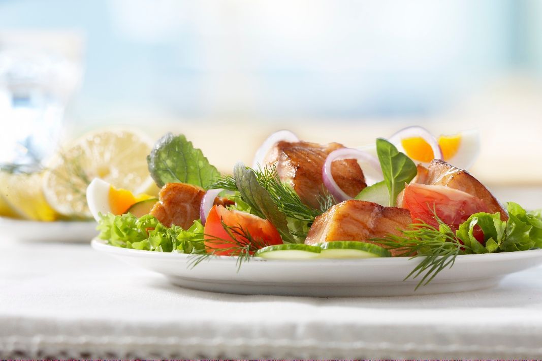 Carbonell - Marinovaný losos na salátovém lůžku