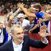 basketbal, MS 2019, Česko - Turecko, trenér Ronen Ginzburg slaví s fanoušky vítězství a postup