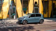 Městské auto roku: Volkswagen up! Nejmenší Volkswagen prošel drobnou modernizací a podle Auto Expressu se navzdory stáří modelu stále jedná o skvělé městské auto, u něhož je na výběr mezi spalovacími motory (včetně sportovní verze GTI) a elektrickým pohonem. Za upem se v kategorii umístil Hyundai i10 a Seat Mii.