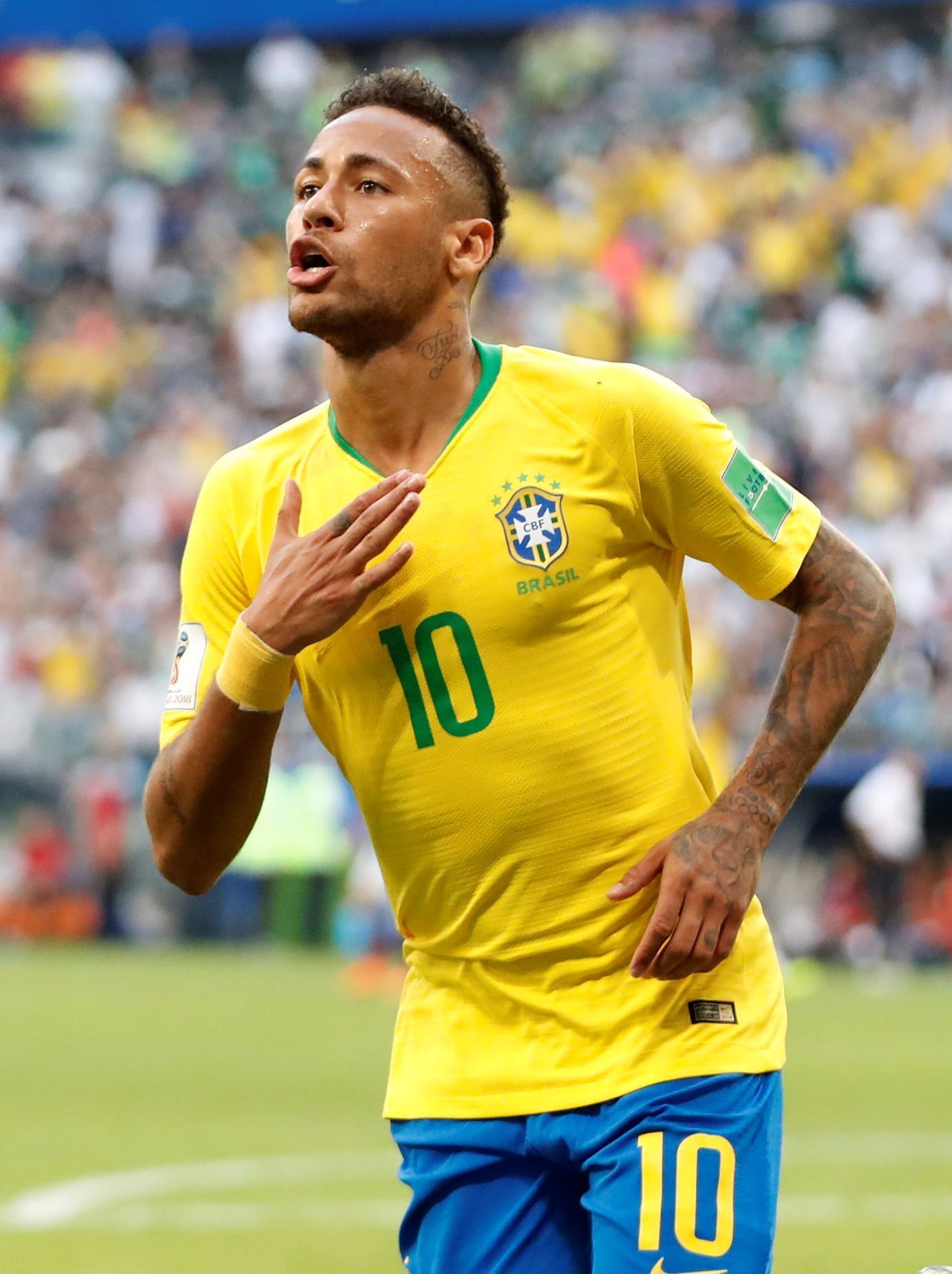 Neymar slaví gól v zápase Mexiko - Brazílie na MS 2018