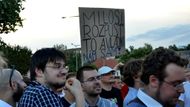 V 18:30 měla demonstrace na Facebooku téměř 800 potvrzených účastníků.