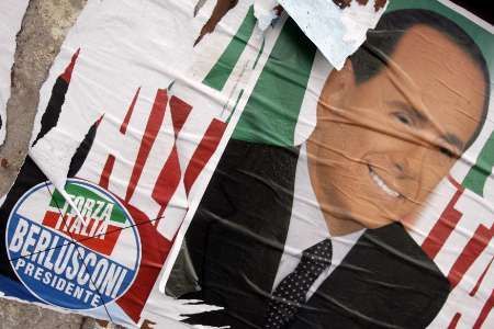 Berlusconi odchází, ale stále bojuje