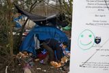 Nové útočiště uprchlíků v městě Grande-Synthe nedaleko francouzského přístavu Dunkerque má pověst ještě větší "divočiny" než tábor uprchlíků v Calais. Tomu už skoro nikdo neřekne jinak než "Džungle".