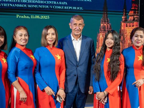 Vietnamci hájí "dědu Babiše", mladí kroutí hlavou. Hnutí ANO lovilo body v Sapě