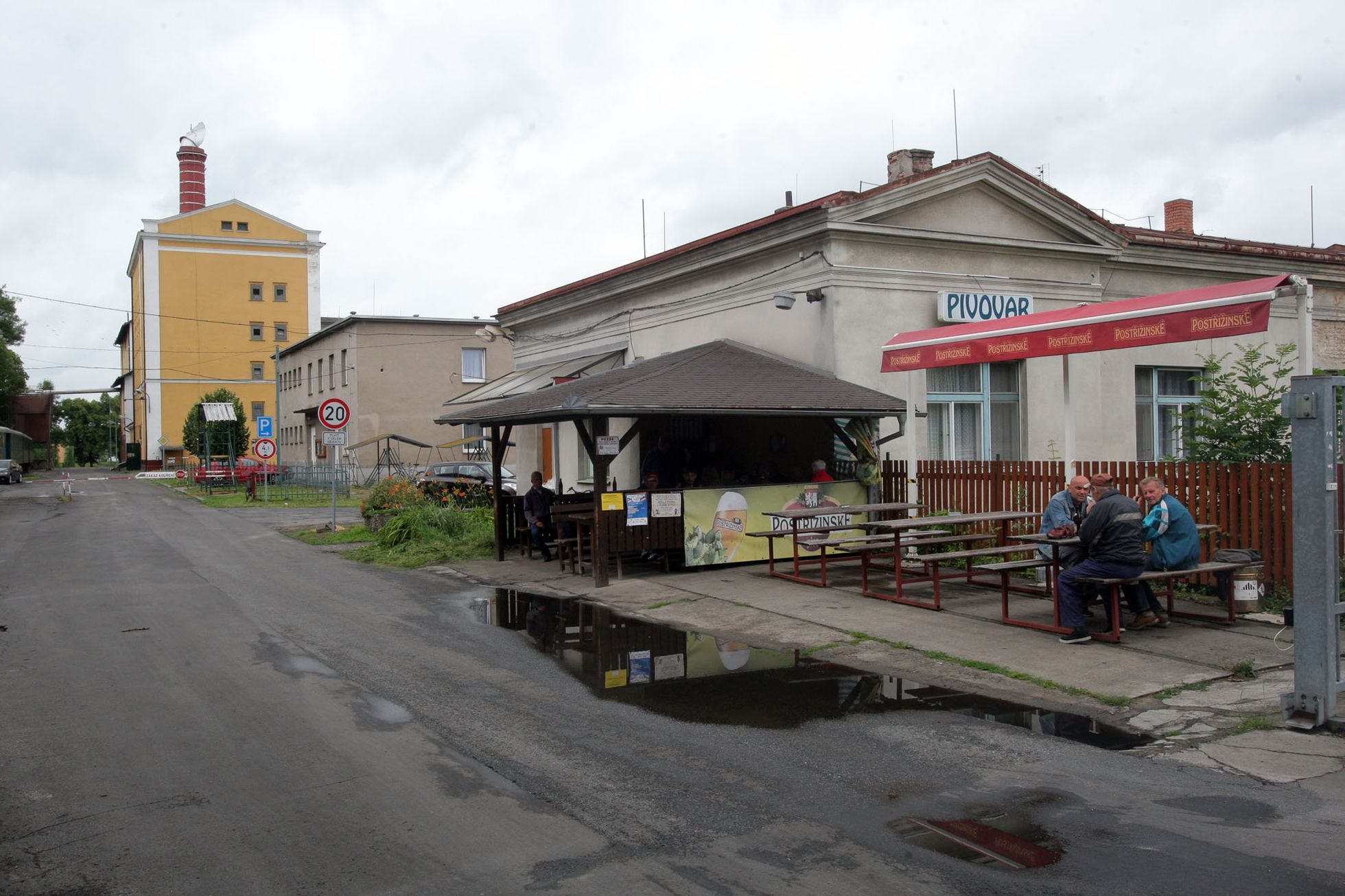 Demonstrace proti smradu v Nymburce