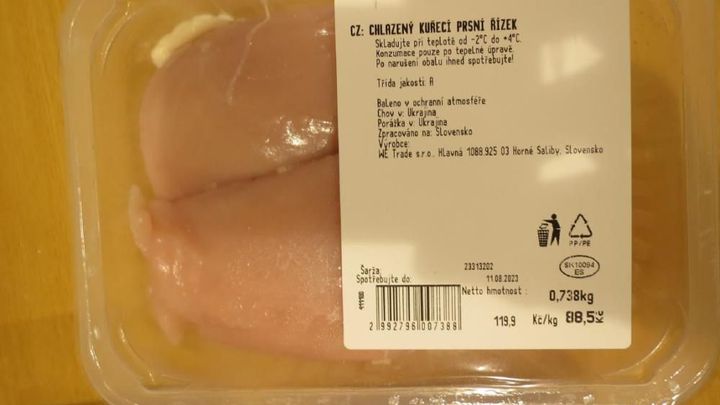 Inspektoři varují před chlazeným kuřecím z Penny Marketu. Obsahuje salmonelu