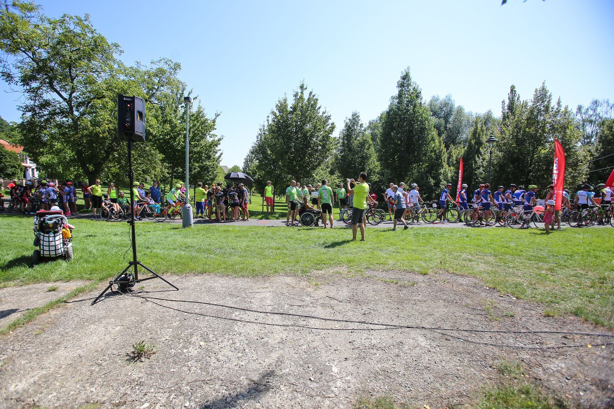 Handy cyklo maraton - start, Cesta za snem, tým Sananim a Bronec