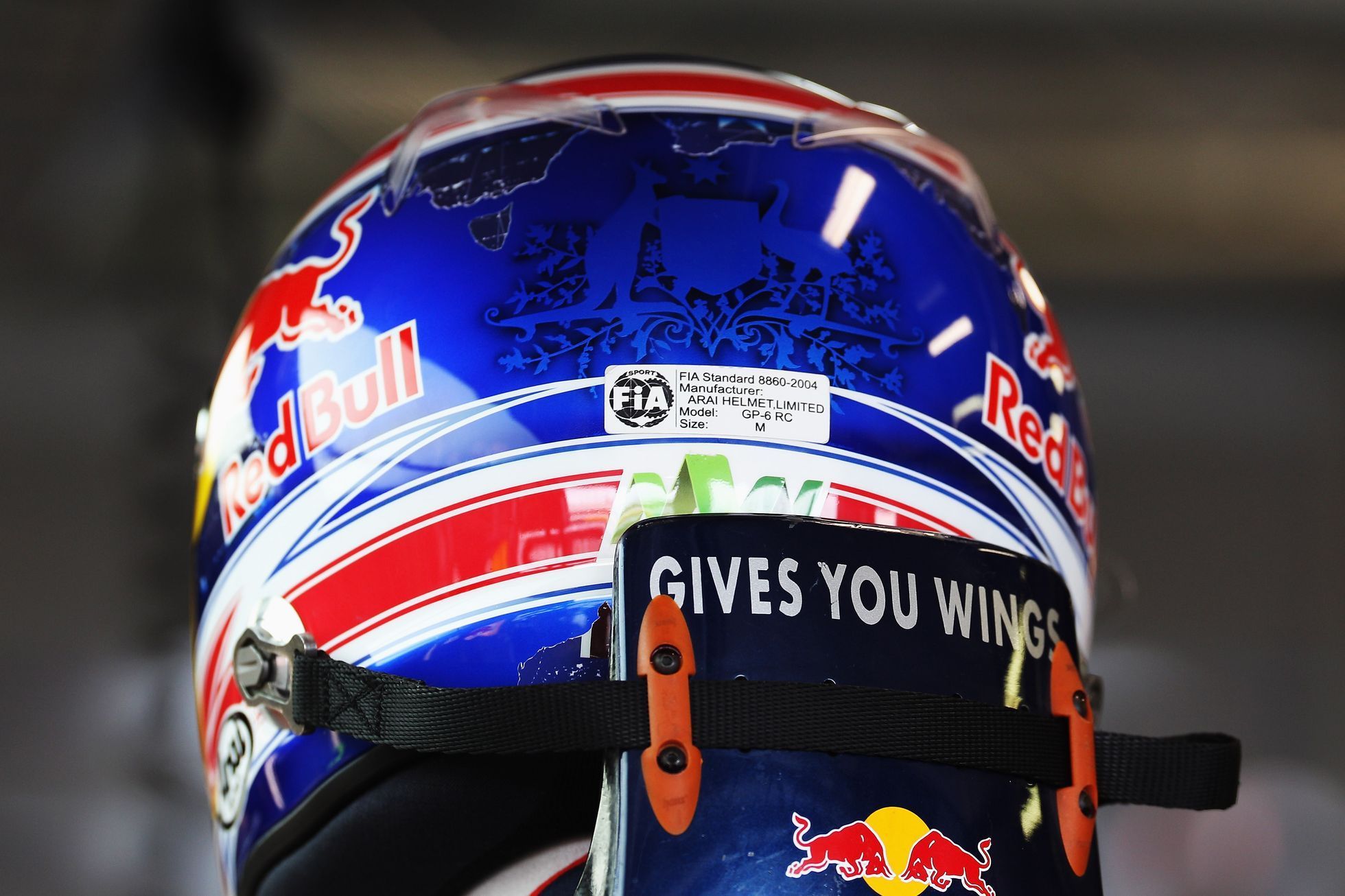 Zařízení na ochranu krční páteře HANS Marka Webbera z Red Bullu při GP Austrálie 2010