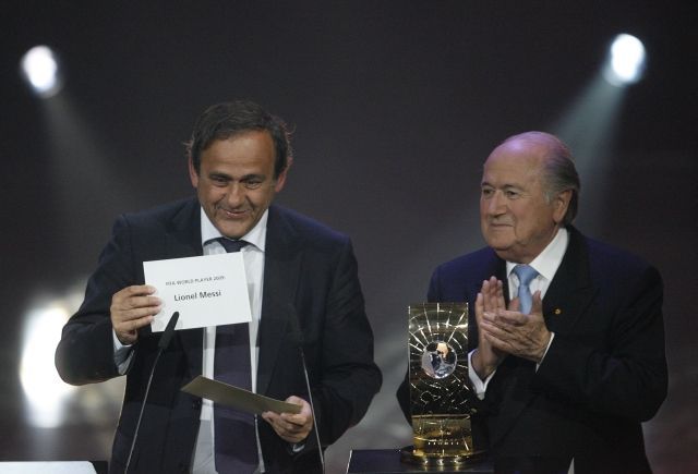 Blatter a Platini s obálkou