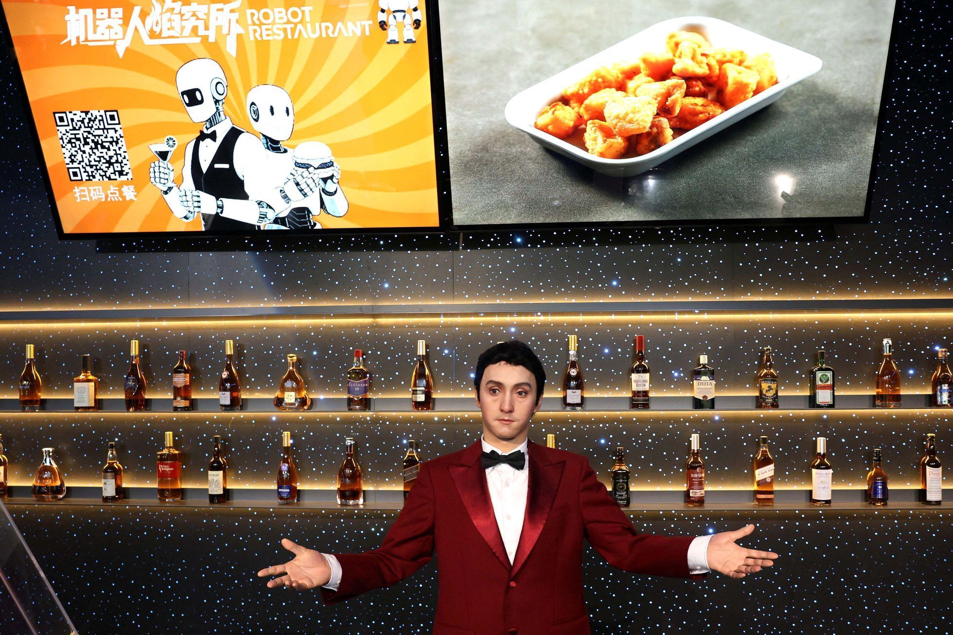 Čína, Peking, robot, výstava, humanoid,