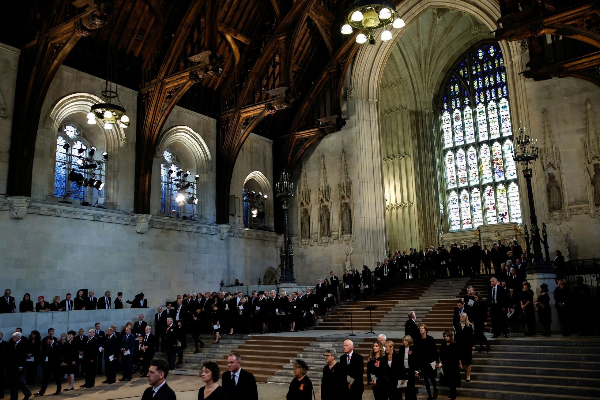 královna alžběta II fronta rakev pohřeb westminister hall