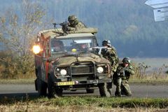 České tanky i transportéry jsou na cvičení NATO v Německu
