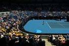 Druhý den letošního Australian Open byl ve znamení ostrého sluníčka a opravdu velkého vedra. Teploty vzduchu dosahovaly na 36 stupňů Celsia.