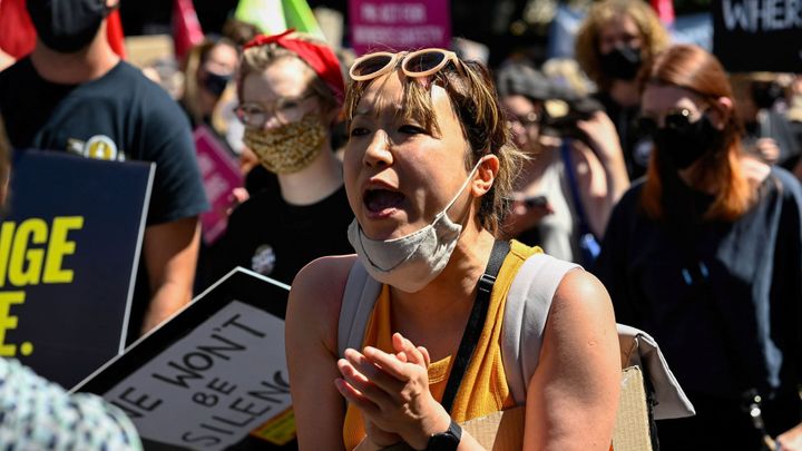 Desítky tisíc Australanek protestují proti sexuálnímu násilí, skandálu čelí i ministr