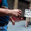 New York - mešita - demonstrace "pro" i "proti"