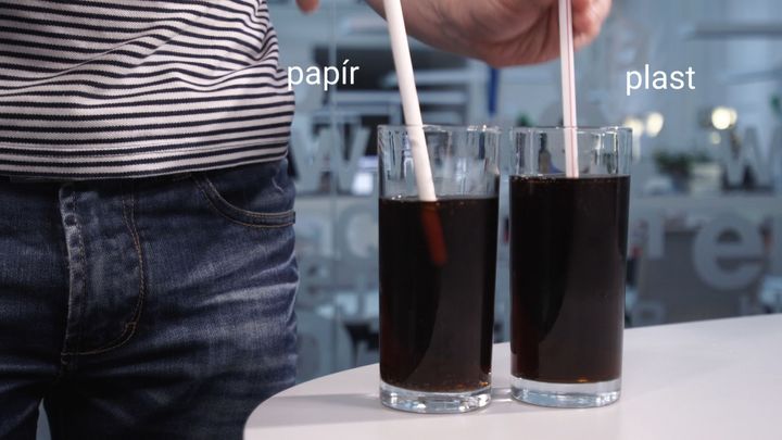 Otestovali jsme nová papírová brčka McDonald's. V porovnání s plastovými vítězí emoce