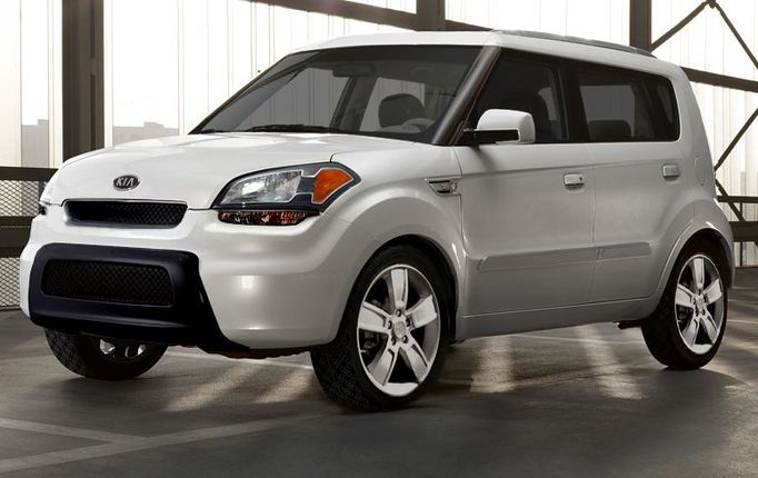 Kia Soul, cena: 300 - 450 tisíc  Motor: 1,6 CVVT Emise CO2: 158 Šrotovné: ANO   Motor: 1,6 VGHT Emise CO2: 164 (Euro 4) Šrotovné: ANO