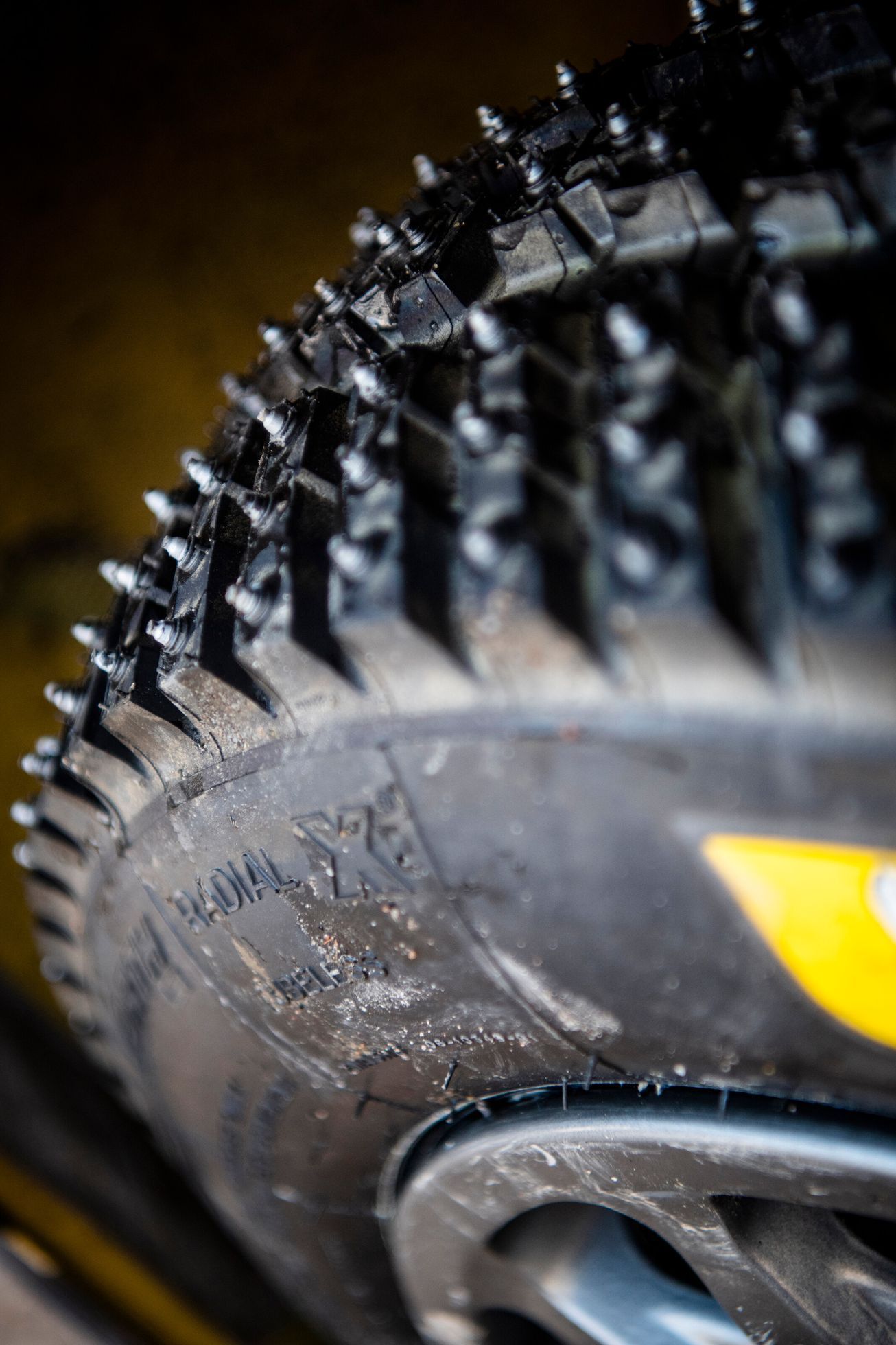 Hřeby v pneumatikách na Švédské rallye 2020