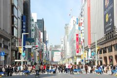 Třetí největší ekonomika světa zpomaluje. Japonsko podpoří veřejné finance biliony