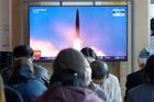 Kimův vzkaz před summitem. KLDR odpálila do moře rakety krátkého doletu