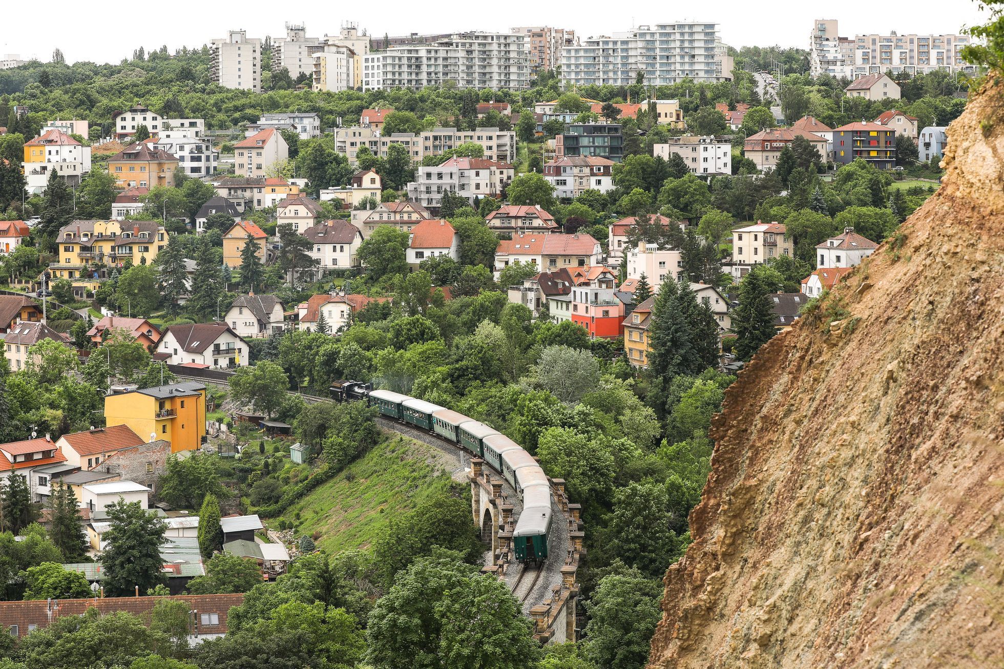 Parní vlak, železnice, lokomotiva - Párou Prahou - České dráhy