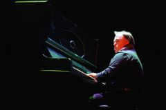 Petr Hudec, pianista s Downovým syndromem, hraje v Arše