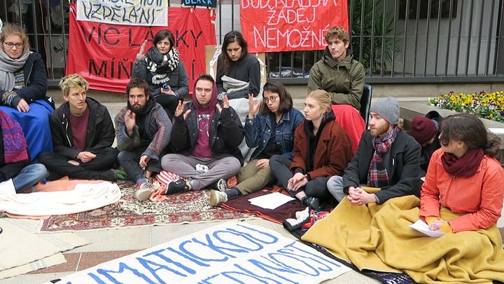 Trváme na požadavcích. Stávkující studenti chtějí v Karolinu zůstat další noc