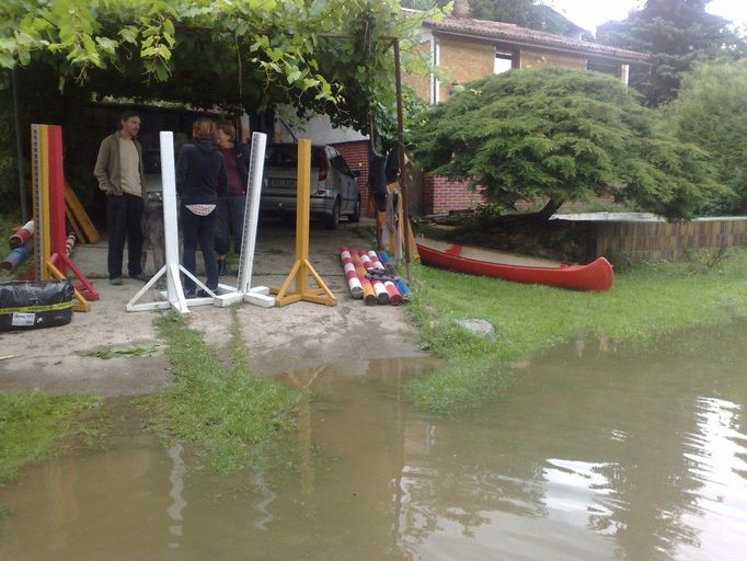 Rozvodněná Úslava v Plzni-Koterově, 21. 7. 2011.