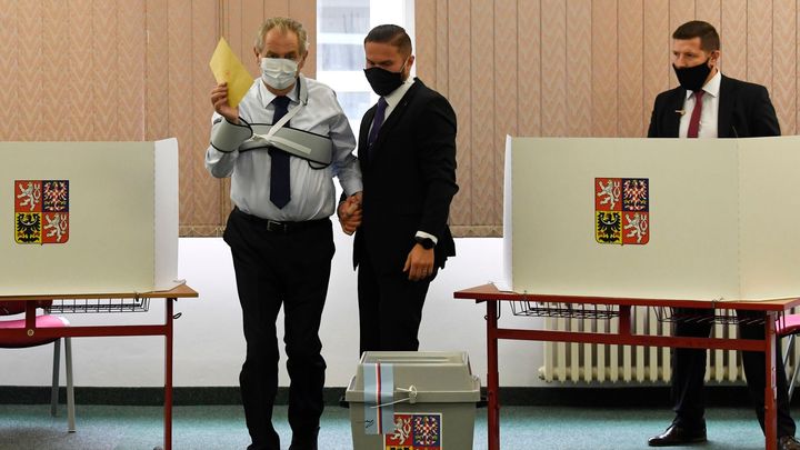 Zemana překvapil propad komunistů a ČSSD, kritizoval spojování "trpaslíků" proti ANO
