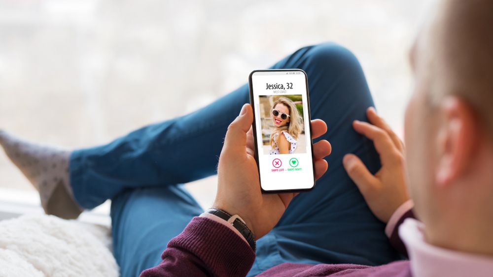Simon Leviev se prostřednictvím aplikace Tinder seznamoval s ženami a obral je o více než 10 milionů dolarů.