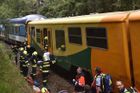 Na Karlovarsku se střetly dva vlaky. Dva lidé zemřeli, dalších 24 je zraněných