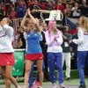 České tenistky slaví vítěství ve Fed Cupu 2018