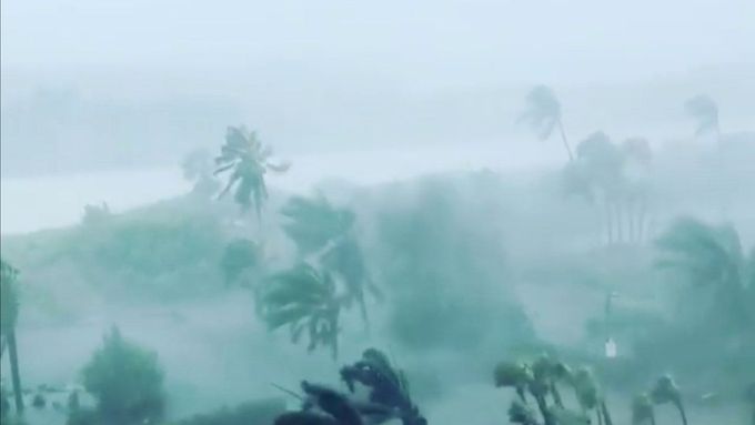 Hurikán Irma se žene přes floridský Marco Island.