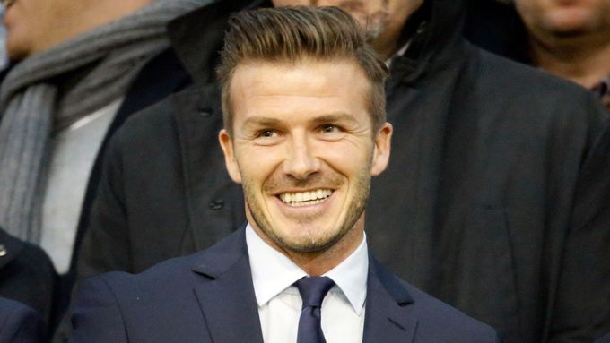 David Beckham (vlevo) se mohl radovat z triumfu svého nového živitele PSG ve Valencii. Ze zbytečného faulu Ibrahimoviče v druhé minutě nastavení už tak nadšený nebyl.