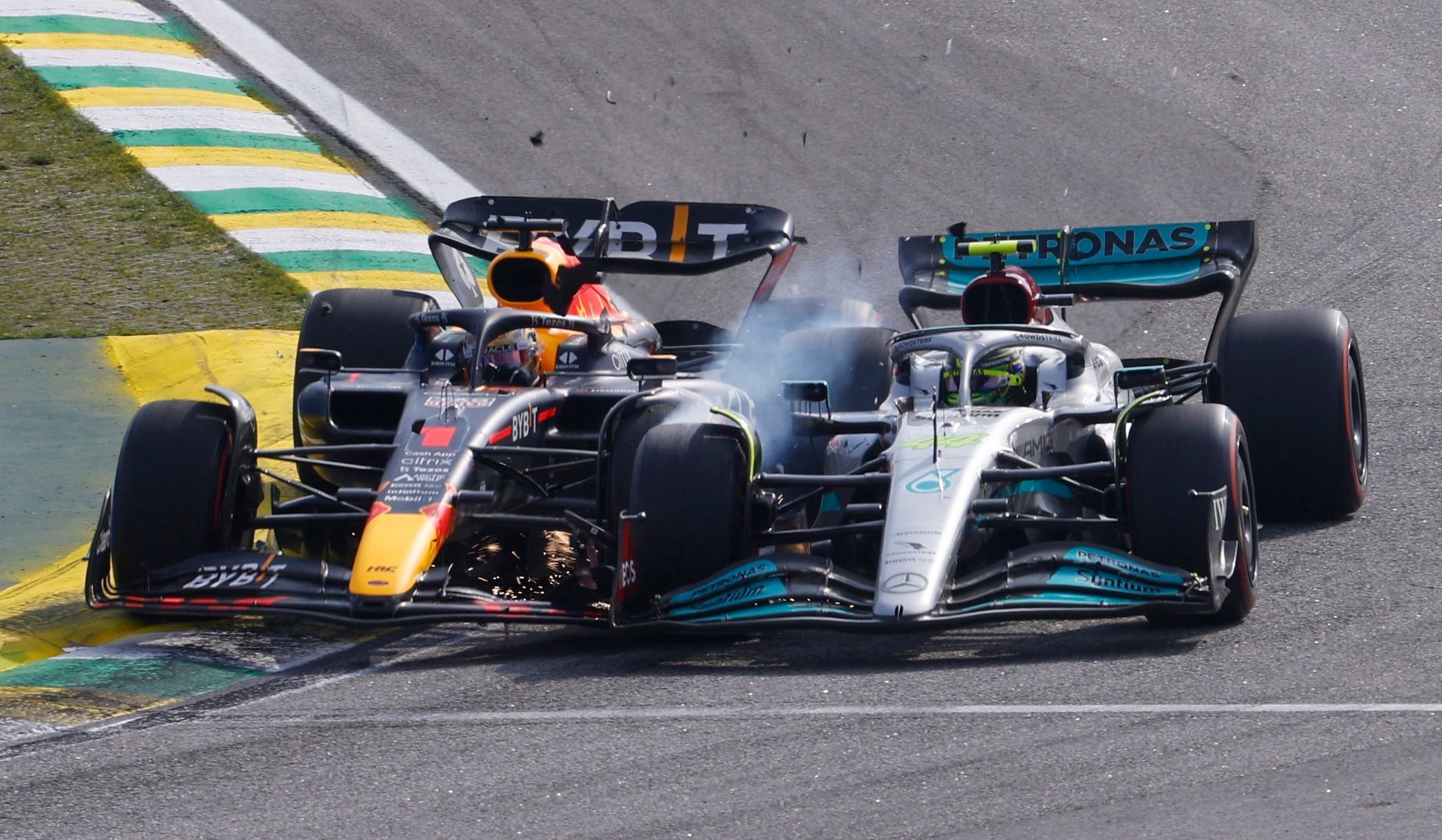 Max Verstappen, Red Bull a Lewis Hamilton, Mercedes v GP Brazílie F1 2022