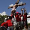 Rolly Pantajo, 58, who portrays Jesus Christ, is being laid down after he was nailed on a wooden cross during a Good Friday crucifixion re-enactment in San Juan village, Pampanga province, north of Manila March 29, 2013. The Roman Catholic church frowns on the gory spectacle held in the Philippine village of Cutud every Good Friday but that does nothing to deter the faithful from emulating the suffering of Christ and taking a painful route to penitents. Holy Week is celebrated in many Christian traditions during the week before Easter. REUTERS/Romeo Ranoco (PHILIPPINES - Tags: RELIGION SOCIETY) Published: Bře. 29, 2013, 4:57 dop.