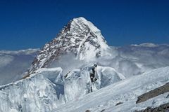 Krutá daň za historický úspěch. Při zimním dobytí obávané K2 zemřel slavný Španěl