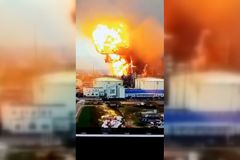 Ohnivé inferno drtí ruskou ekonomiku. Tohle je víc než jen odplata, tvrdí Ukrajinci