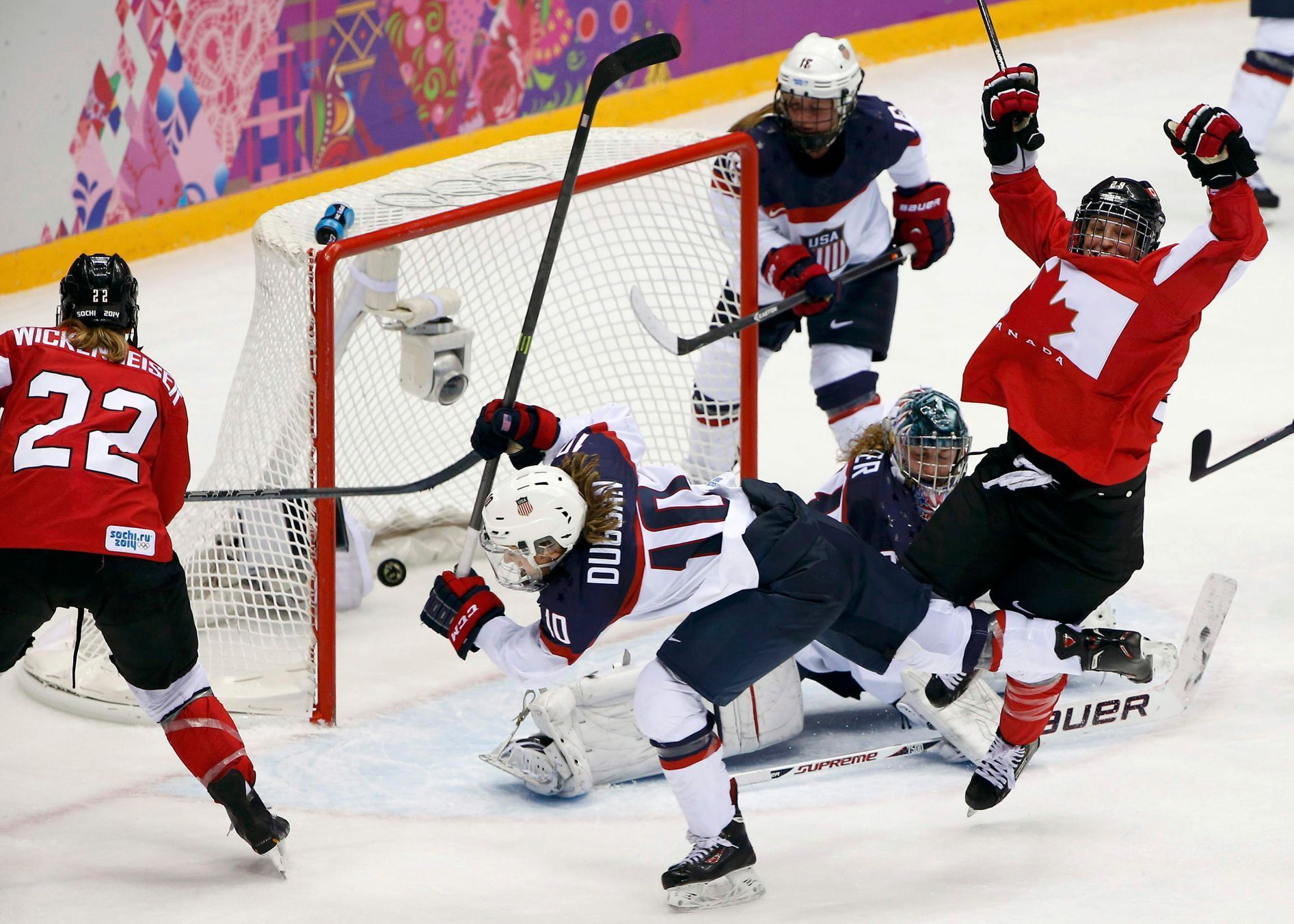 Soči 2014: Kanada - USA Poulin, Vetter, Stacková, Dugganová, Wickenheiserová (hokej, ženy, finále)