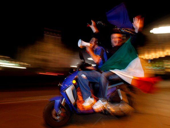 Fanoušci Interu Milán slaví mistrovský titul.