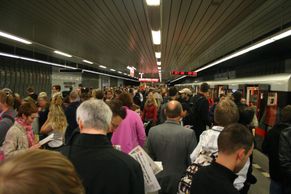 Foto: Jak nahradit metro? Pražané se vracejí do práce